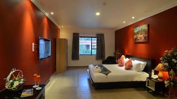 Suite | Minibar, in-room safe, desk, soundproofing