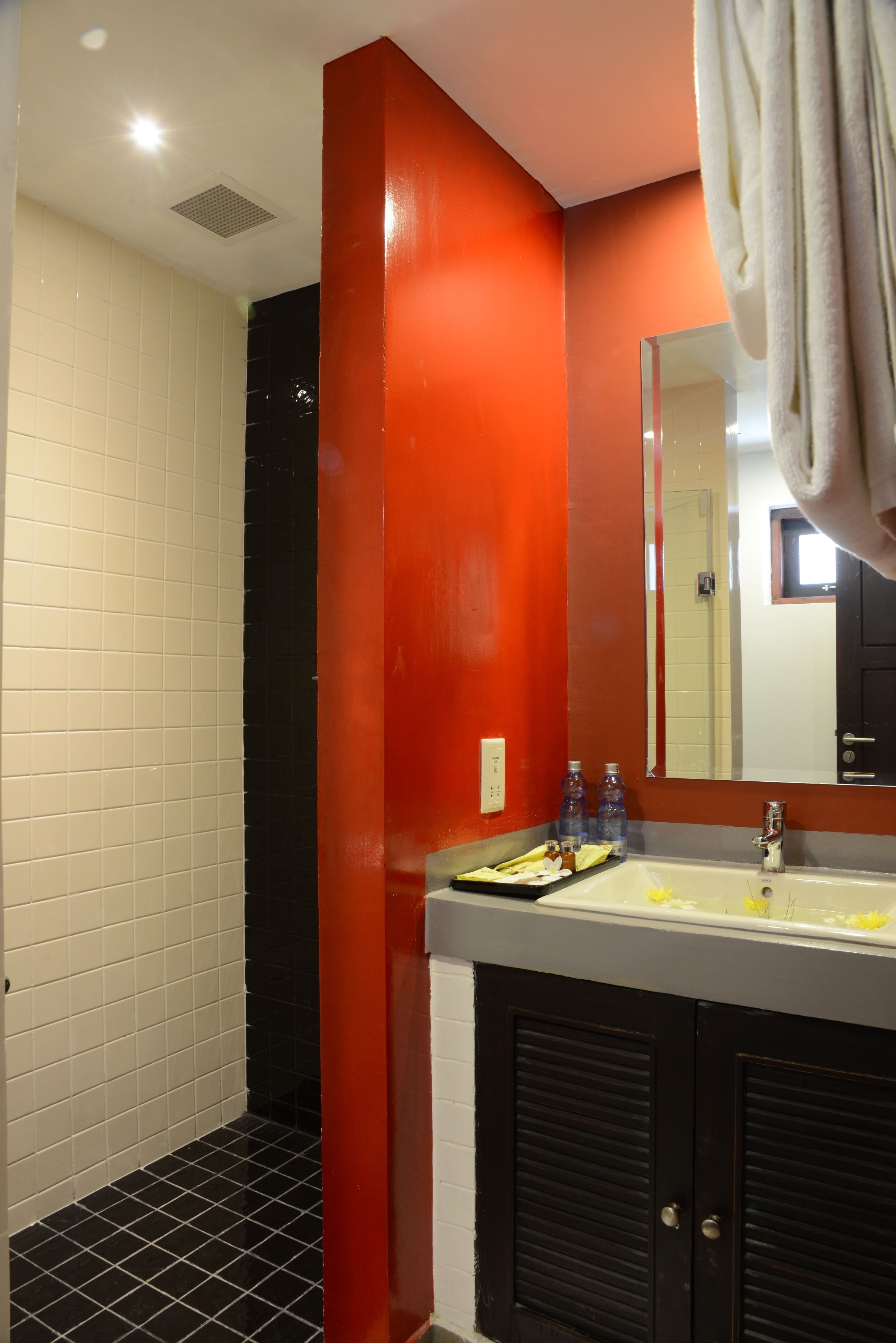 deluxe room | bathroom sink