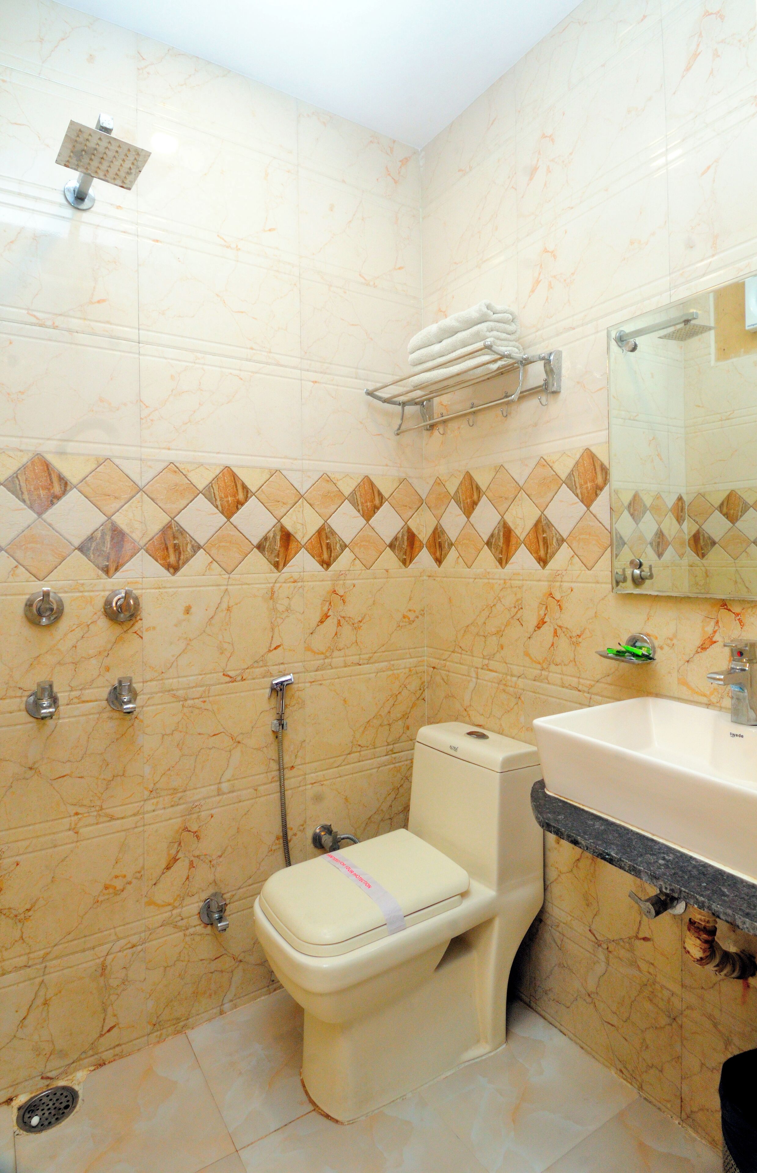 Ducha, artículos de tocador gratuitos, toallas, jabón