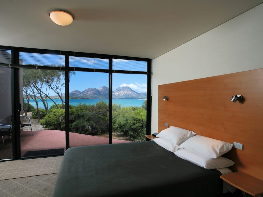 Ocean View Studio | Skrivebord, blendingsgardiner, lydisolert og strykejern/-brett