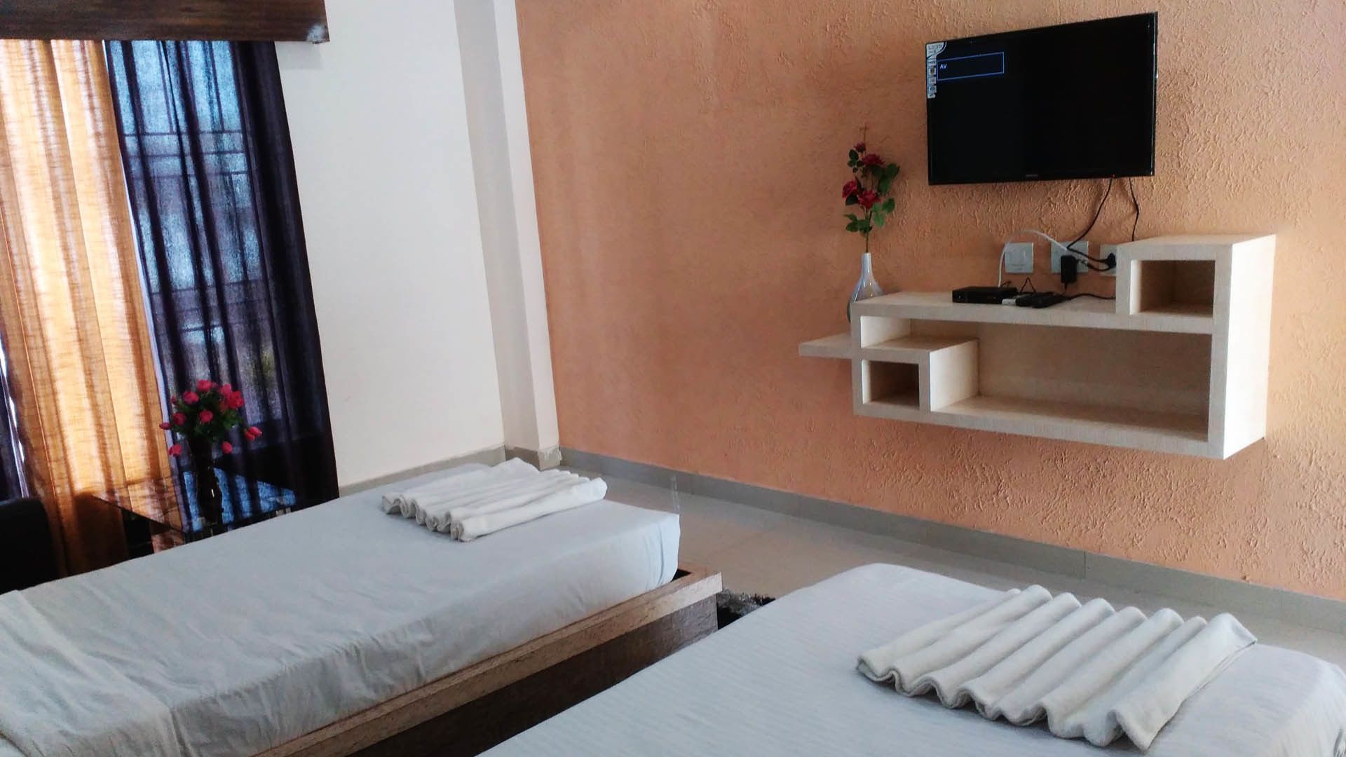 1 phòng ngủ, minibar, két bảo mật tại phòng, bàn 