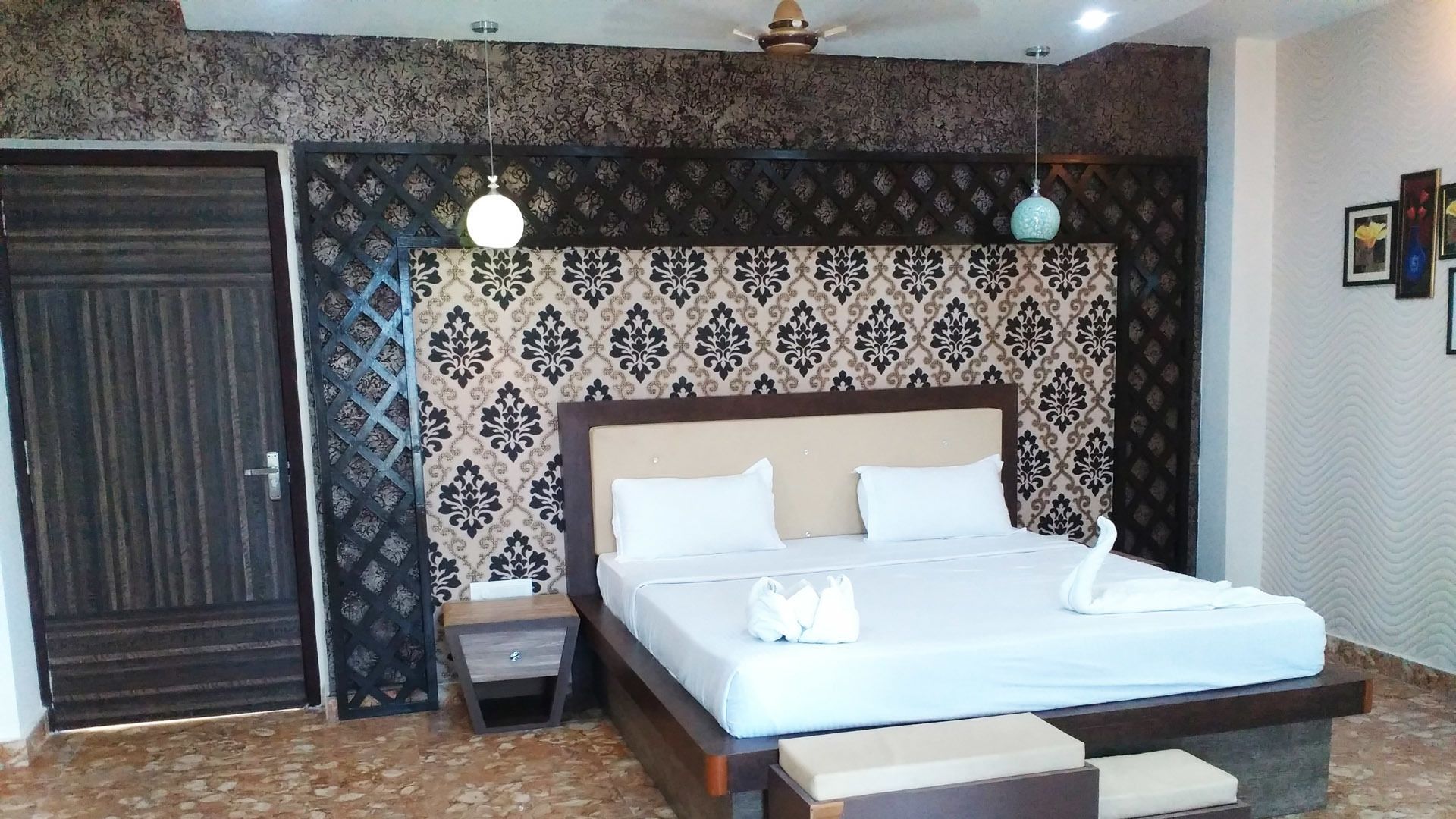 Phòng Tiêu chuẩn, có thể sử dụng hồ bơi, quang cảnh đồi núi | Phòng khách | TV màn hình phẳng, lò sưởi 