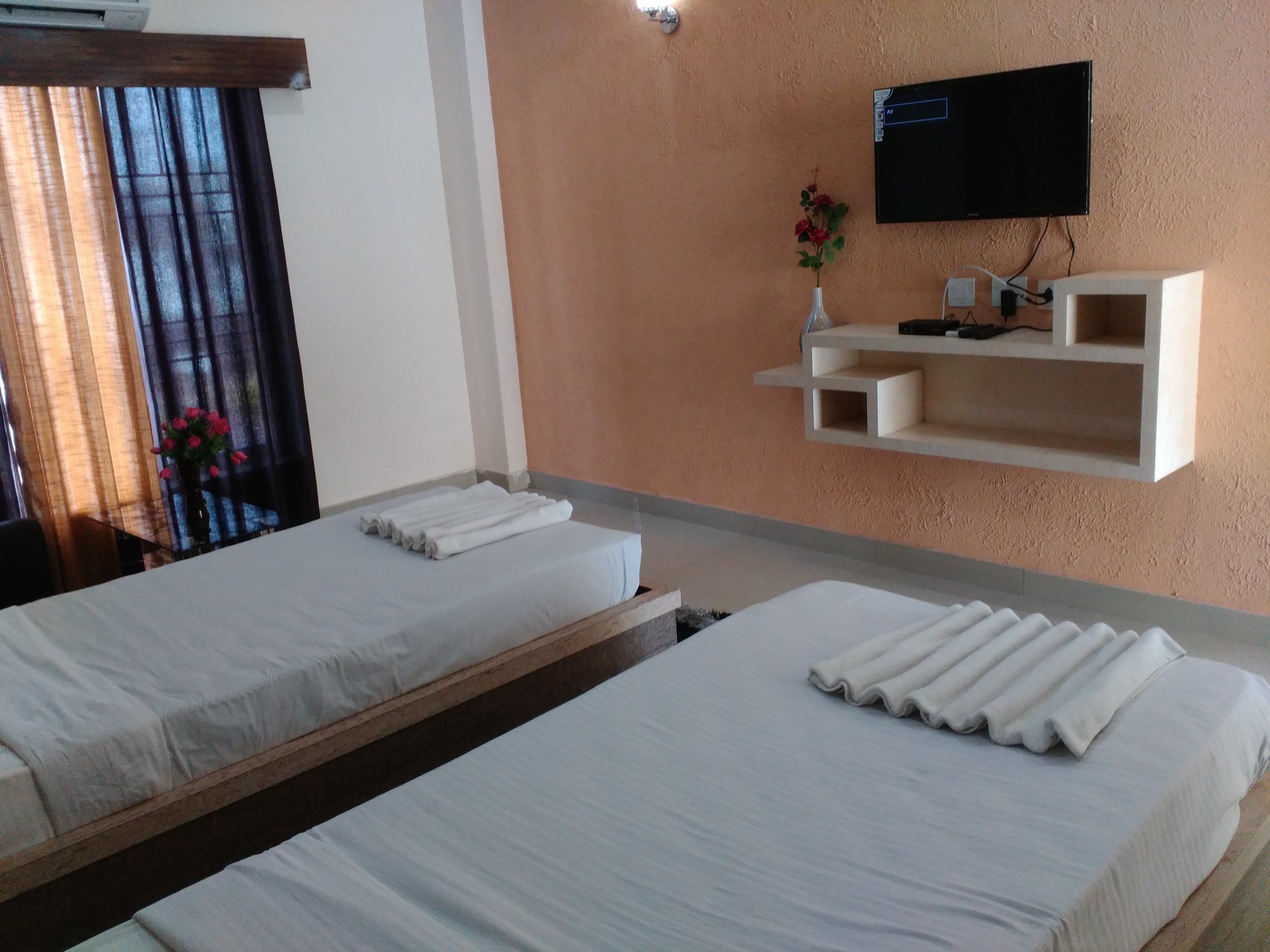 Phòng Suite Executive | 1 phòng ngủ, minibar, két bảo mật tại phòng, bàn 