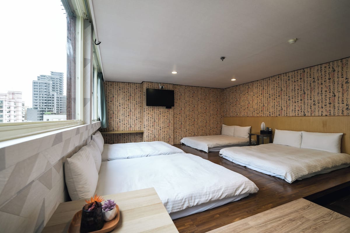 Room (8-Person)