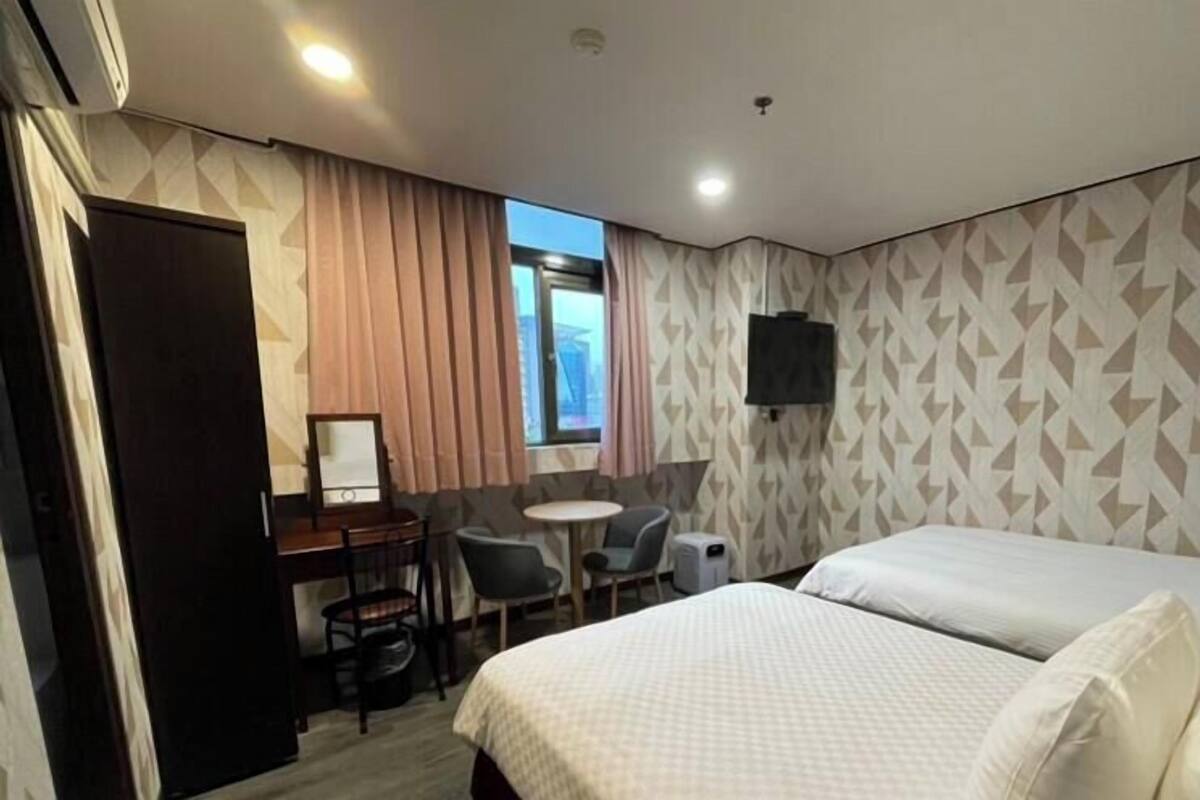 Standard Triple Room | Blackout drapes, soundproofing, iron/ironing board (on request)