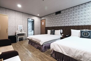 Quarto quádruplo família | Cortinas blackout, quartos à prova de som, ferros/tábuas de passar roupa