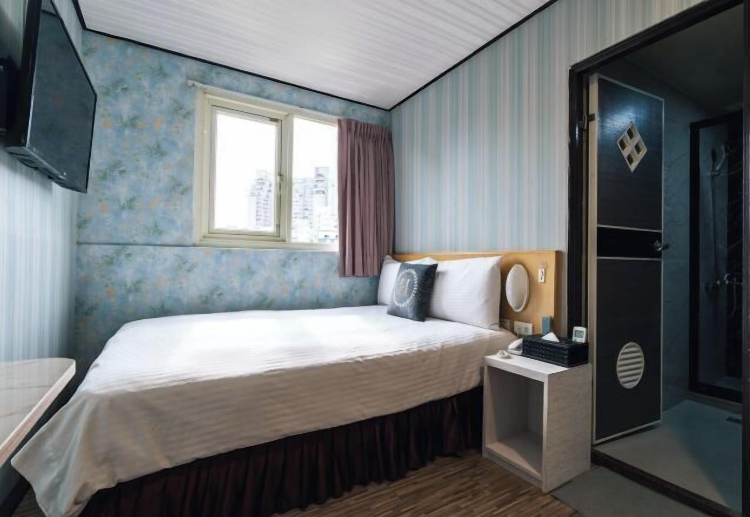 Blackout curtains, soundproofing, iron/ironing board, free WiFi