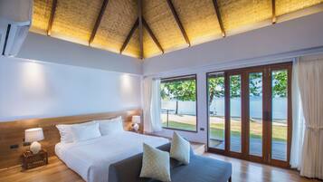 Beachfront Deluxe Villa | In-room safe, desk, rollaway beds, free WiFi