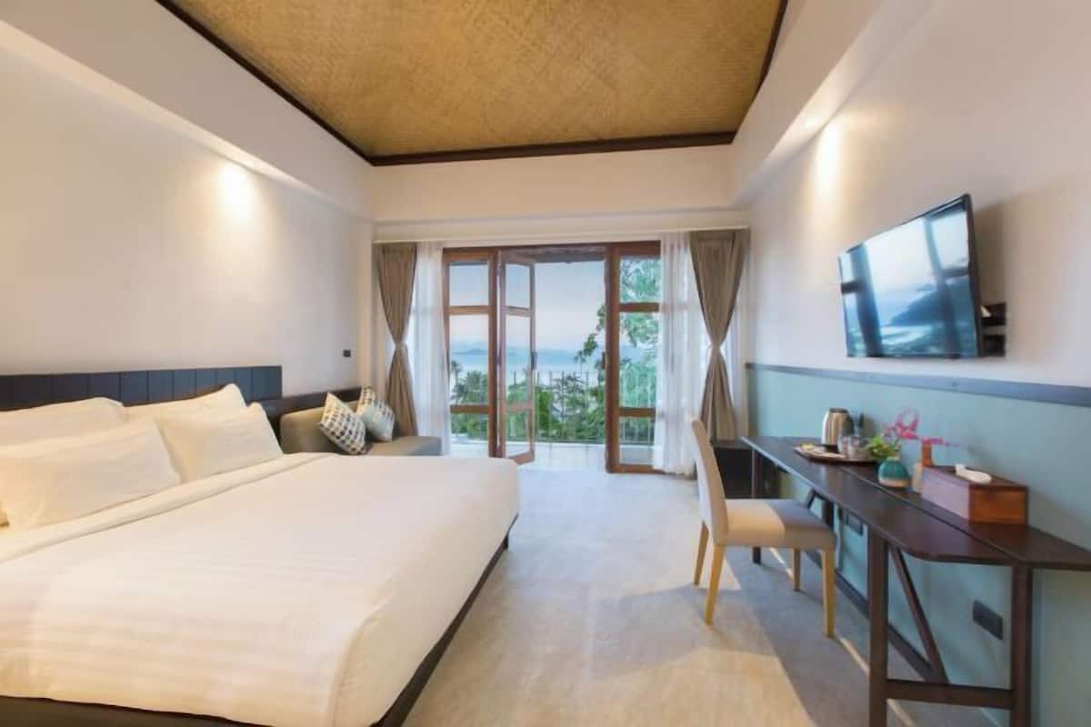 In-room safe, desk, rollaway beds, free WiFi
