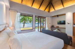 Beachfront Deluxe Villa | In-room safe, desk, rollaway beds, free WiFi