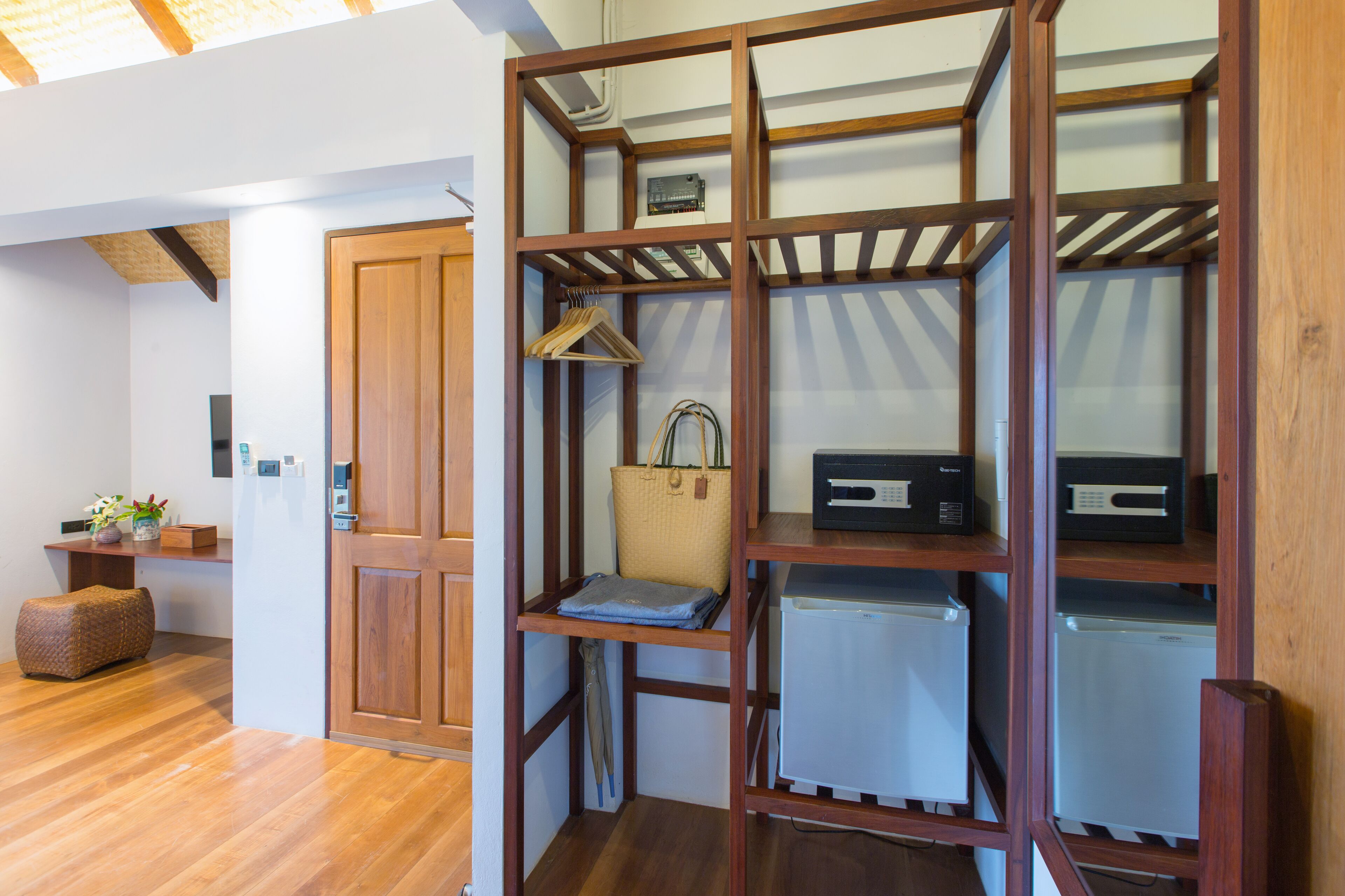 2 bedrooms, in-room safe, desk, rollaway beds