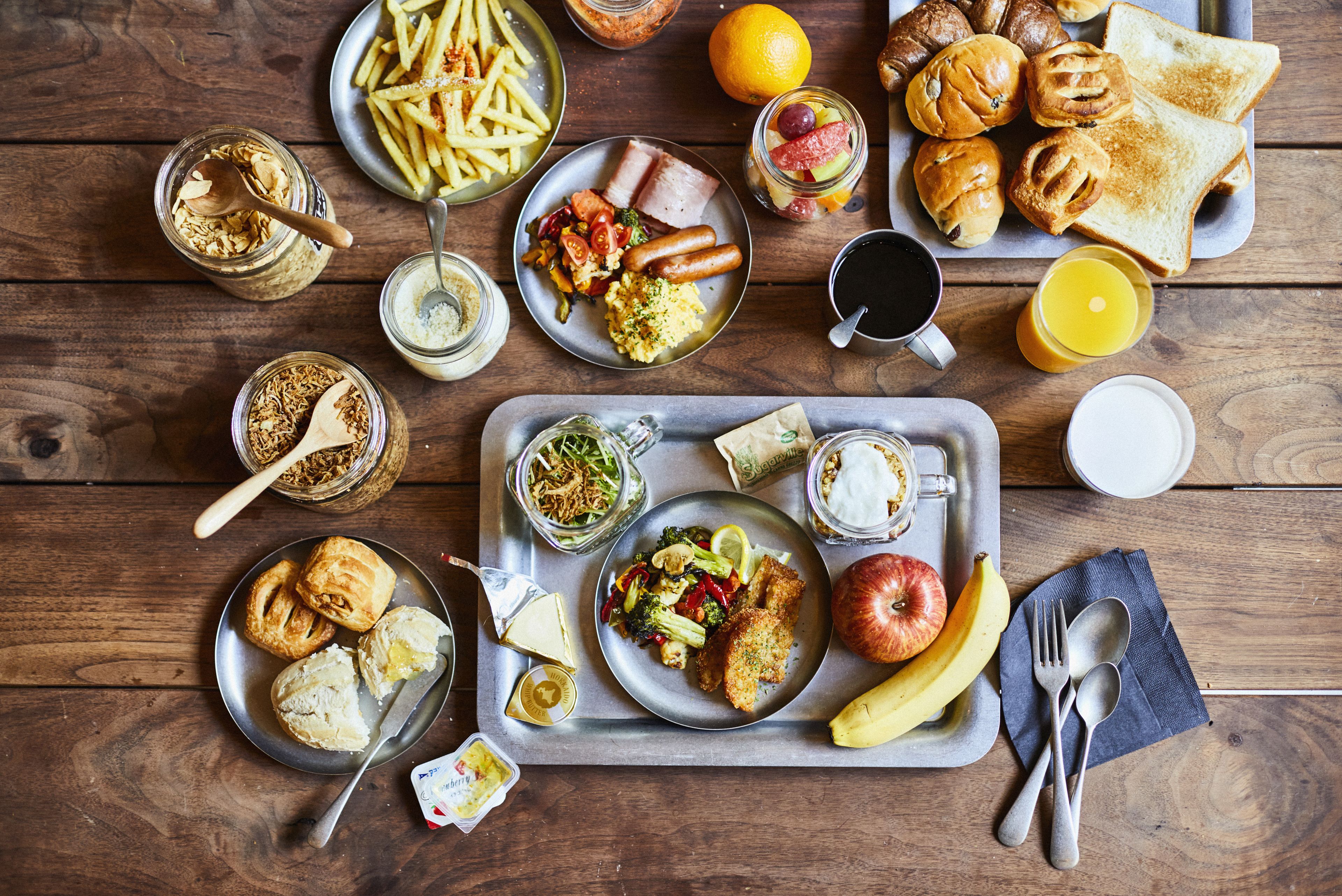 Daily buffet breakfast (JPY 2000 per person)