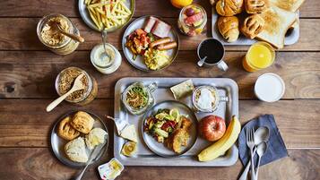 Daily buffet breakfast (JPY 2000 per person)