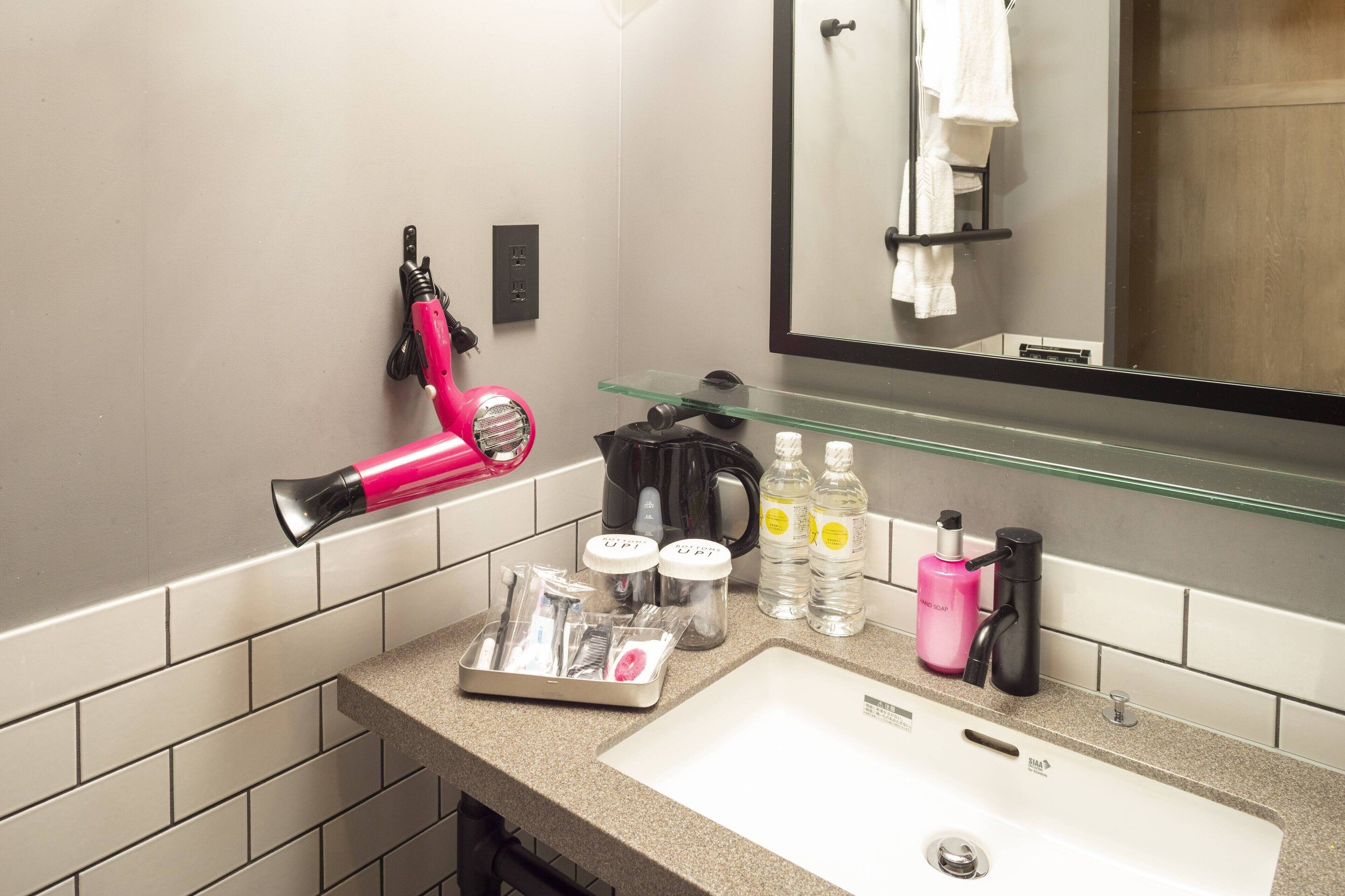 shower, rainfall showerhead, free toiletries, hair dryer