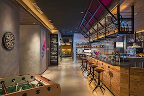 Bar (trong khuôn viên)