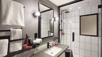 Shower, rainfall showerhead, free toiletries, hair dryer