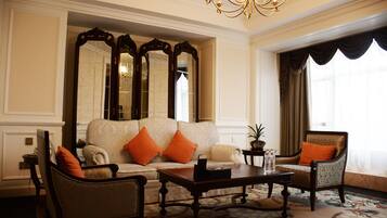 Executive Suite | Living room | TV