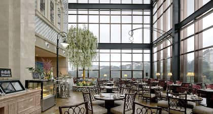 Yinxin Century Hotel