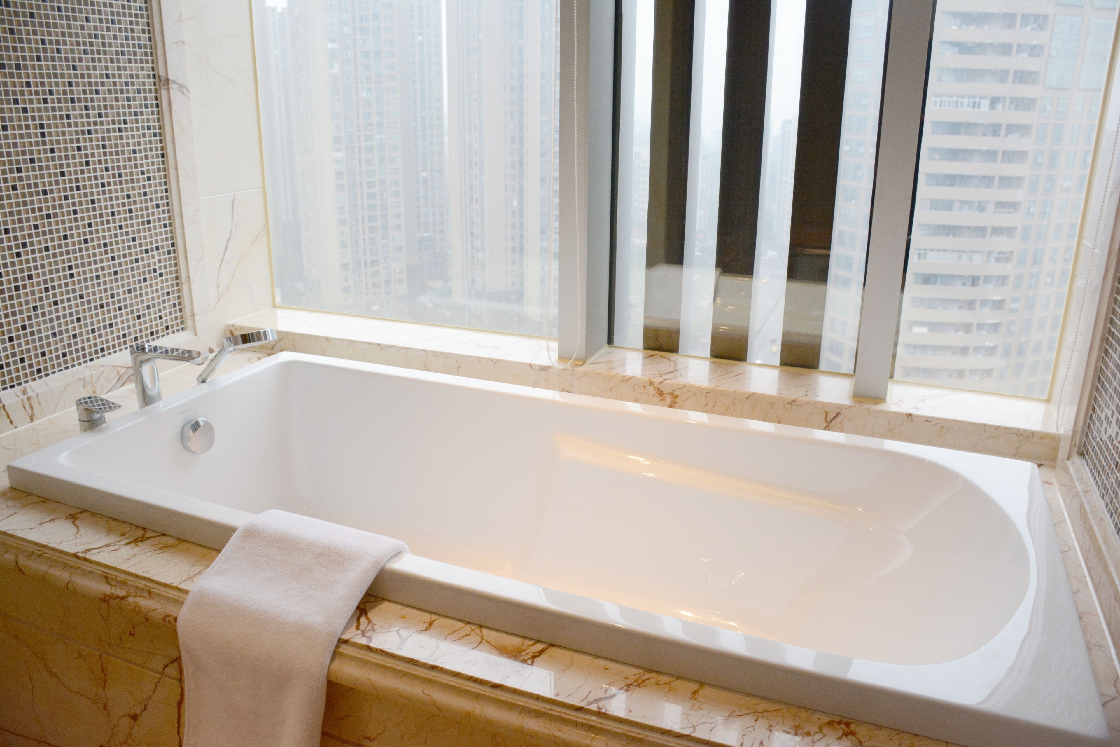 premium suite | deep-soaking bathtub