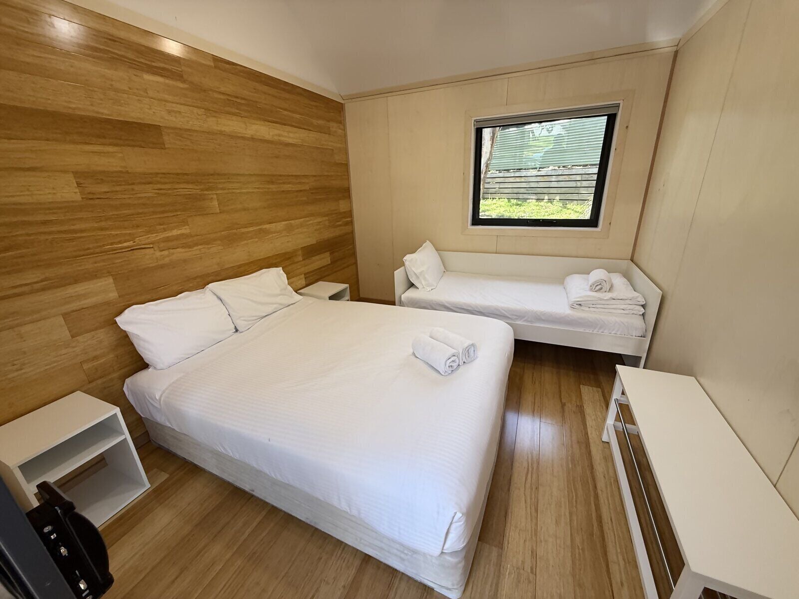 Private Bedroom - Sleep up to 3 Full Linen Supplied (1 Queen 1 Single)