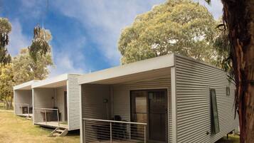 A standard cabin with a two-bedroom ensuite at Bimbi Park.