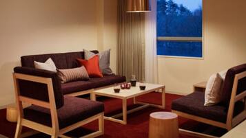 DELUXE | In-room safe, blackout drapes, soundproofing, iron/ironing board