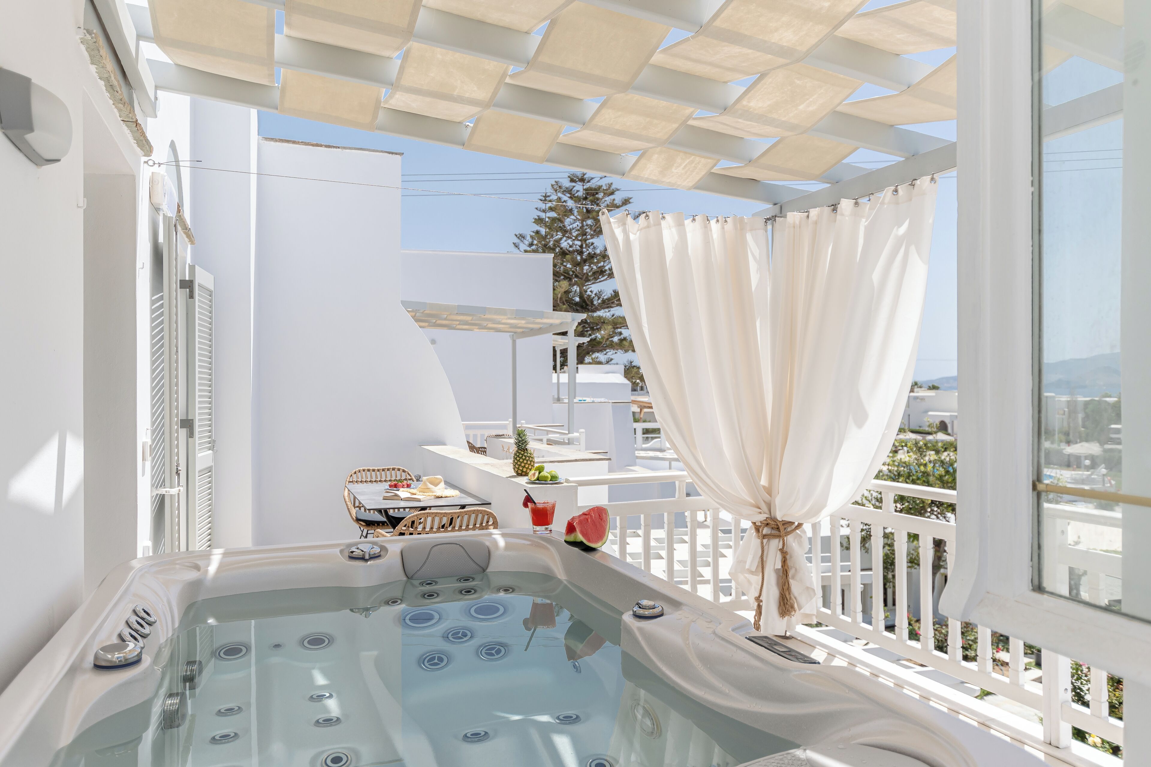 Exclusive Studio Suite, Hot Tub, Sea View | Premium bedding, in-room safe, soundproofing, iron/ironing board