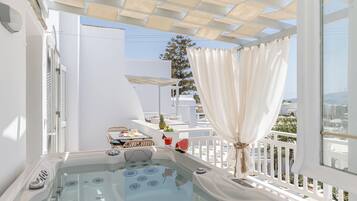 Exclusive Studio Suite, Hot Tub, Sea View | Premium bedding, in-room safe, soundproofing, iron/ironing board