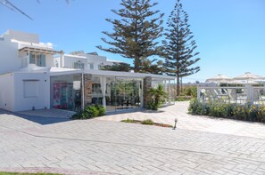 Daily buffet breakfast for a fee - Birikos Hotel & Suites (Naxos)