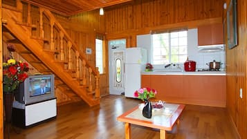 Habitación (Alps 6) | Área de sala de estar | Televisión de pantalla plana