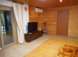 Family Room (Mu Jee Gae) | Living room
