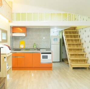 Perhehuone (Dal Bit) | Oleskelualue | Taulutelevisio