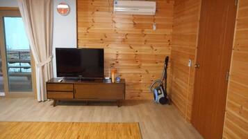 Family Room (Mu Jee Gae) | Living room