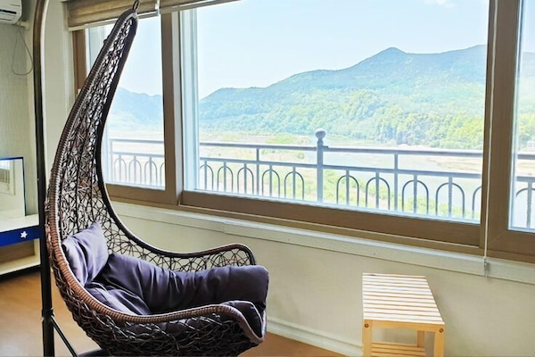 Blue Room | Room amenity