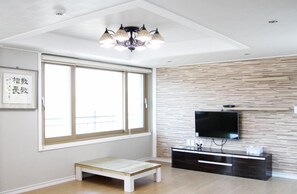 Red Room | Living area | Flat-screen TV - Andong River Sunset Pension (Andong)