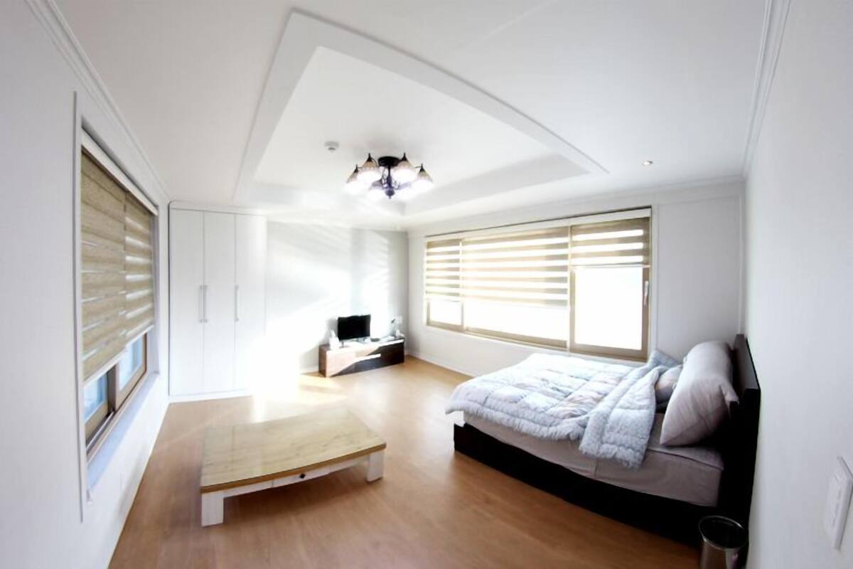 Chambre (Blue)