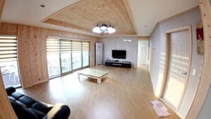 Kamar (Gold) | Area keluarga | TV layar datar