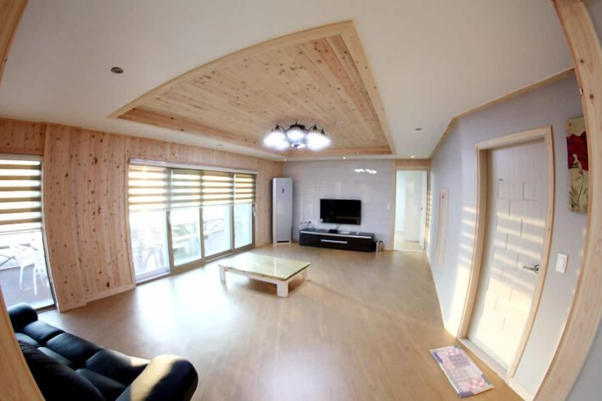 gold room | living area | flat-screen tv