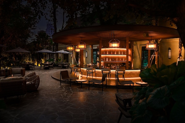 Poolside bar