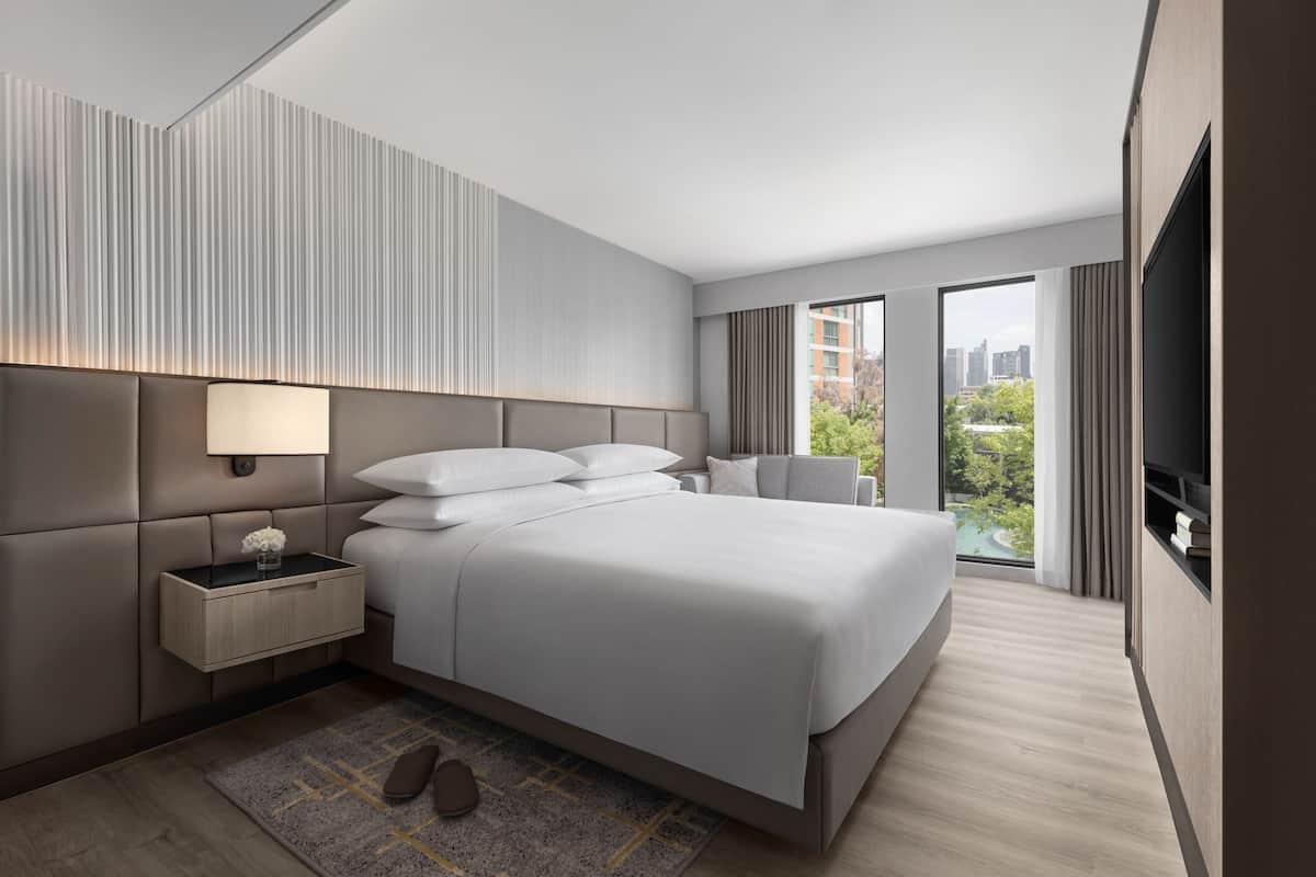 3 quartos, cofres nos quartos, escrivaninha, cortinas blackout