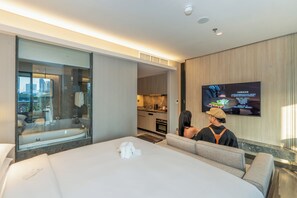 3 bedrooms, in-room safe, desk, blackout drapes - Marriott Executive Apartments, Bangkok Townhall Sukhumvit (Bangkok)