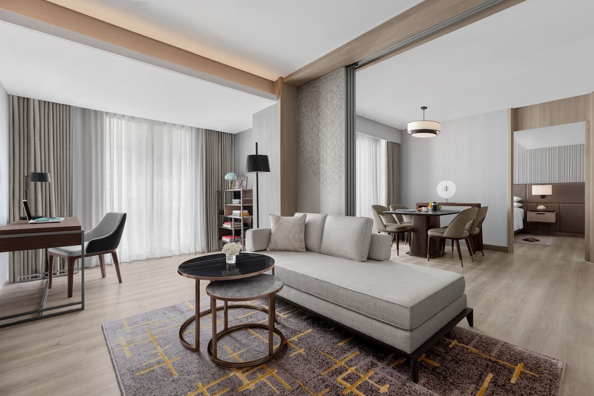 Premier Suite, 1 Bedroom, Non Smoking, City View | Living room