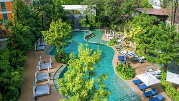 Outdoor pool, pool umbrellas, sun loungers