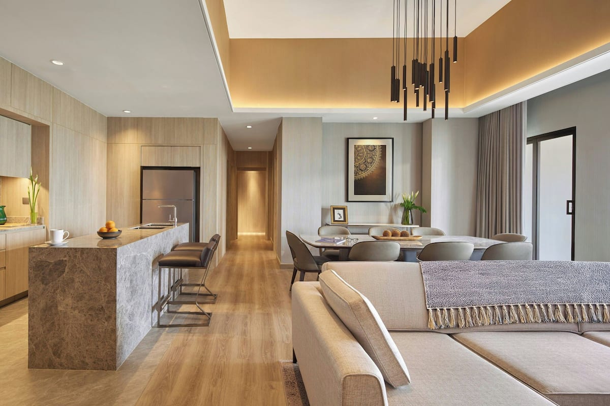 Suite, 3 Bedrooms, Non Smoking | Living room