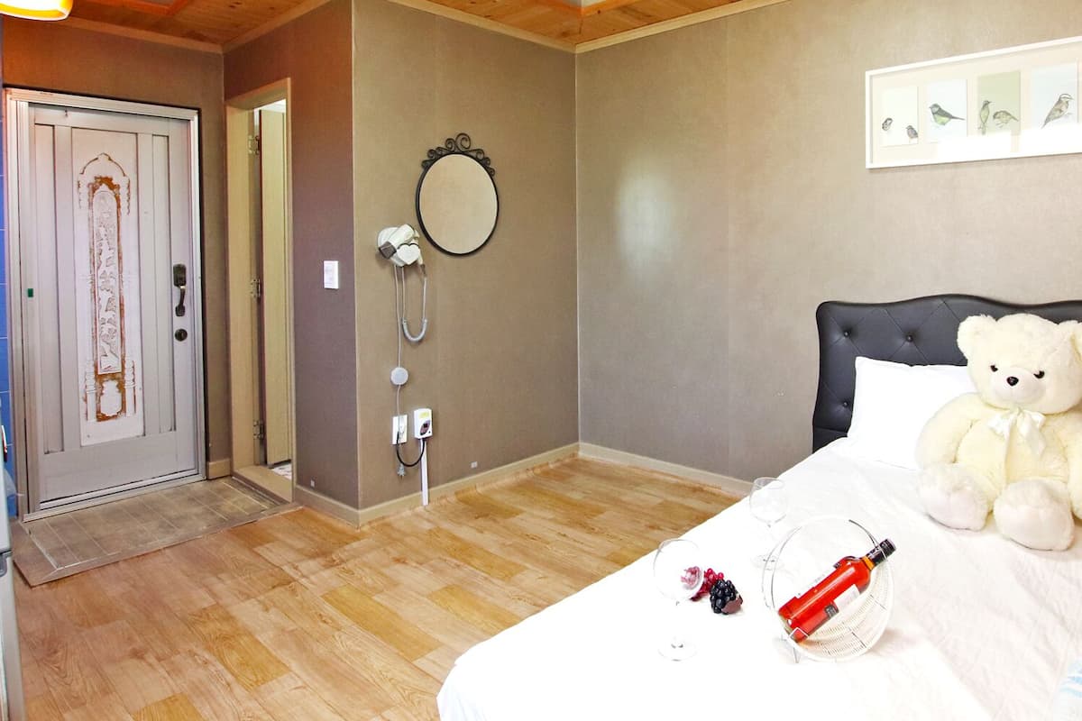 1 habitación, decoración personalizada y muebles diferentes