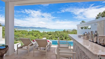 Villa, 3 Bedrooms | Minibar