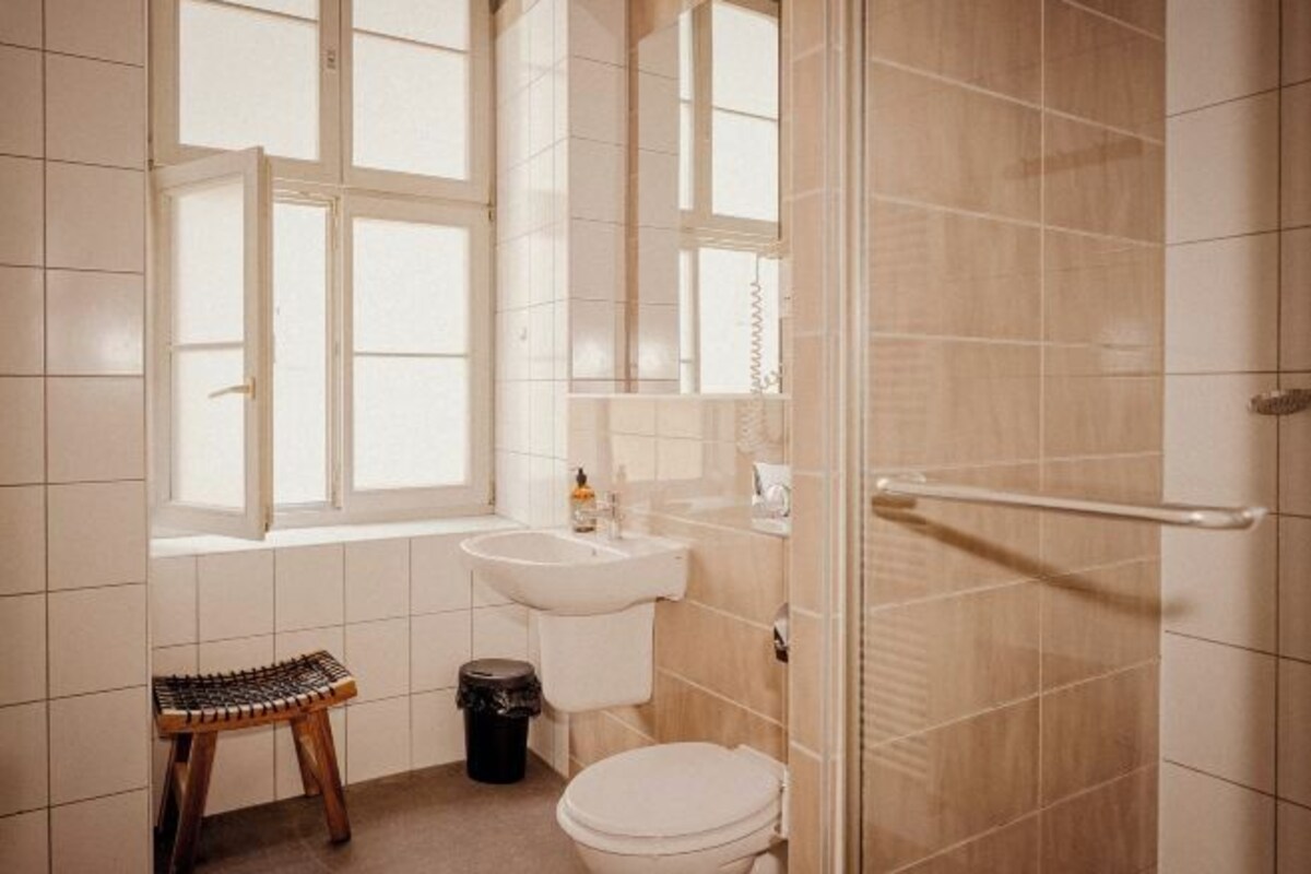 Douche, sèche-cheveux