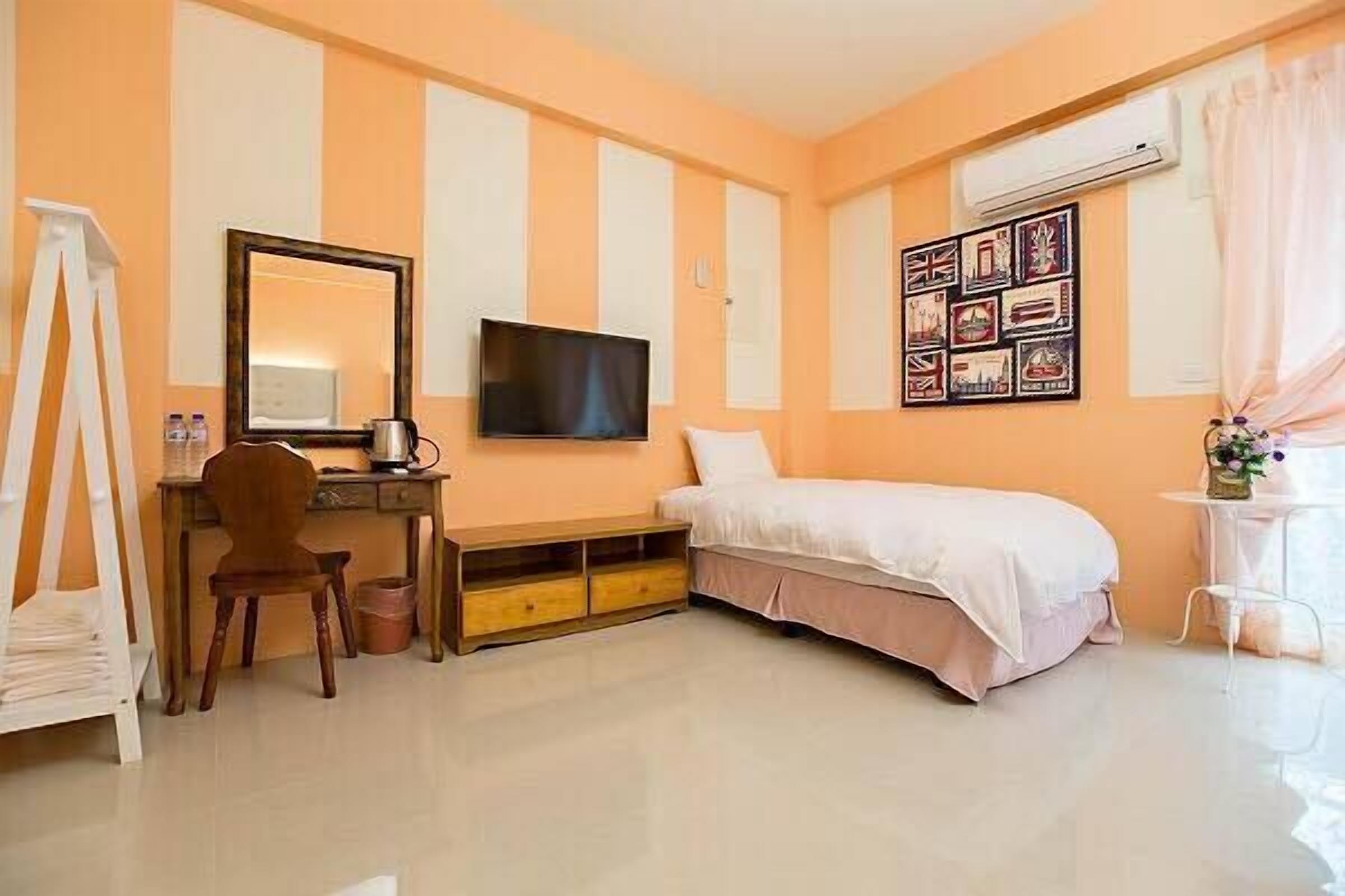 Standard Twin Room | Desk, blackout curtains, free WiFi