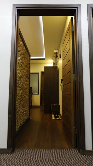 Suite | Bar mini, peti besi dalam bilik, meja, Wi-fi percuma 