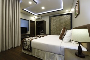 Suite | Bar mini, peti besi dalam bilik, meja, Wi-fi percuma 